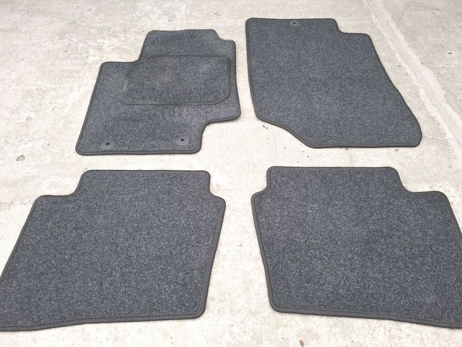 Czarne dywaniki welurowe. Hyundai i20 2010r.