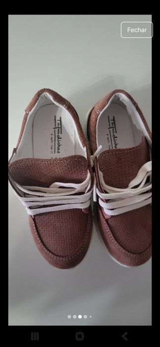 Sapatos camurça castanhos