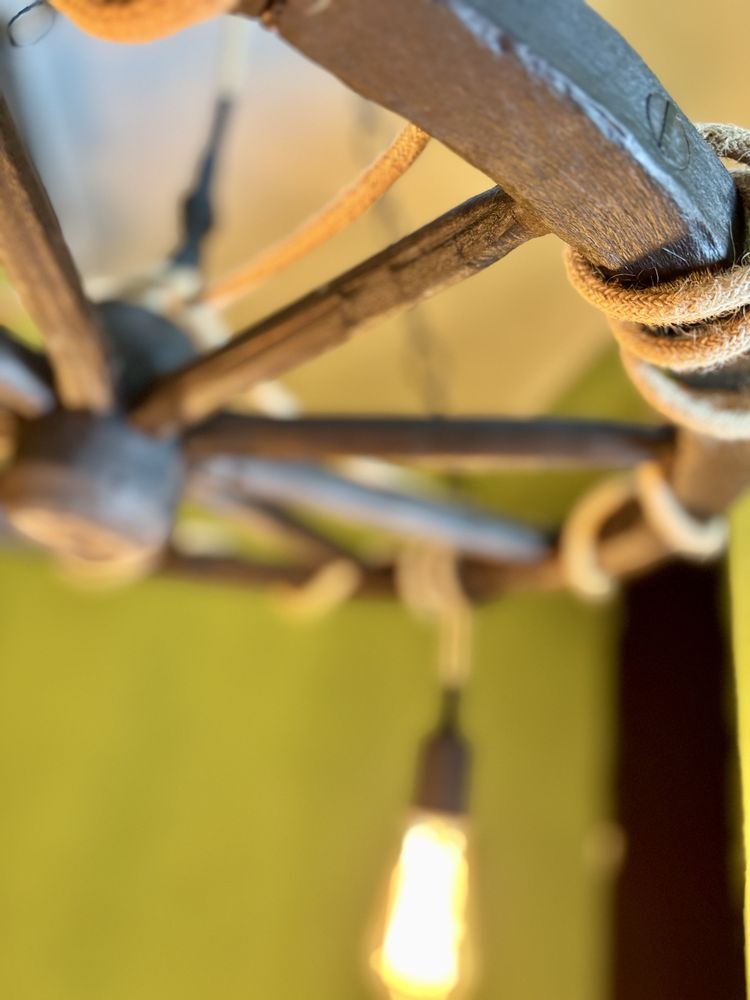 Lampa z koła od wozu żyrandol loft retro do altany salonu wisząca boho