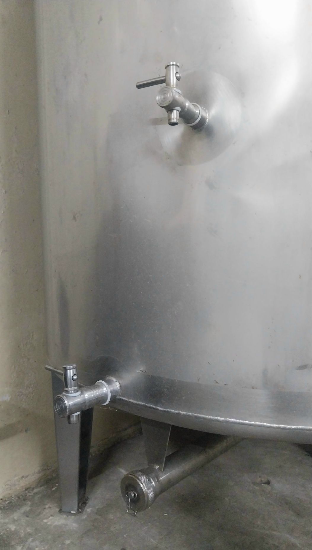 Cuba de Inox 550L como nova, limpa, pronta a usar. Poss. de entrega
