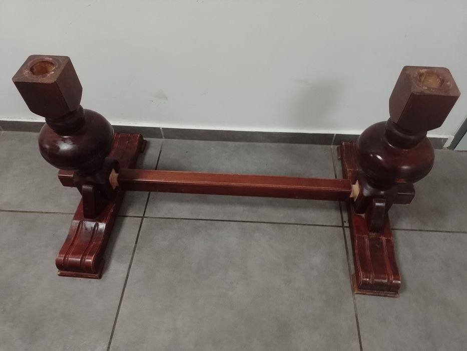 Sprzedam drewniane nogi do stołu.