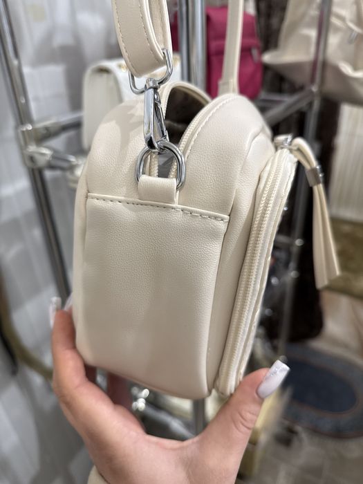 Бежева якісна сумочка, шкіряна сумка кросбоді з екошкіри