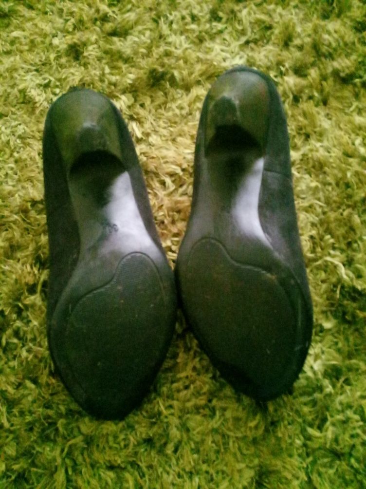 Sapatos para o dia-a-dia ou festas…10€ (n° 36)