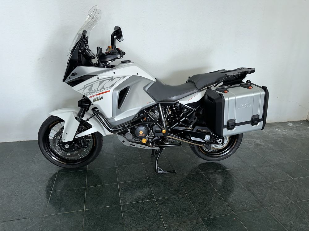 Ktm 1290 T ………….