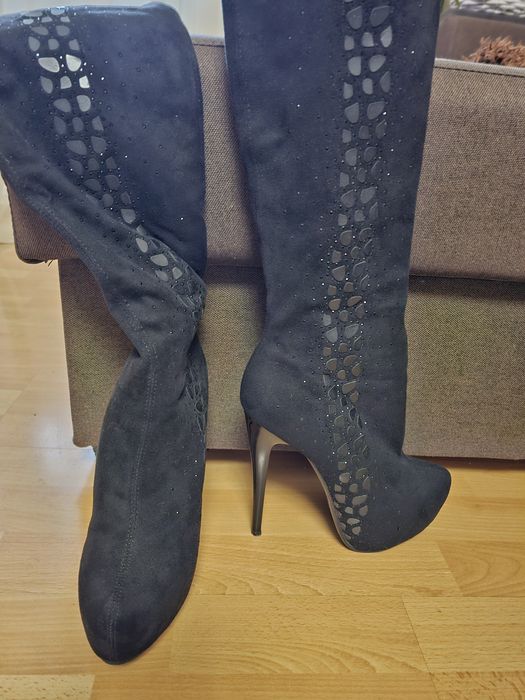 Продам чоботи  40 р. в хорошому  стані