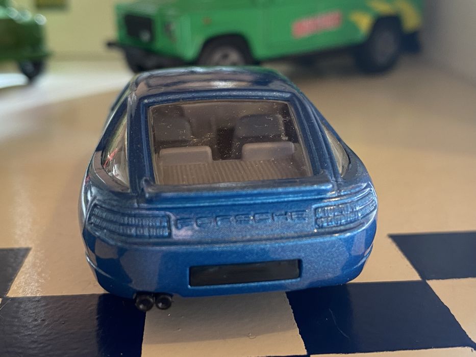 Porsche 928 1/43 Burago Metallic Blue