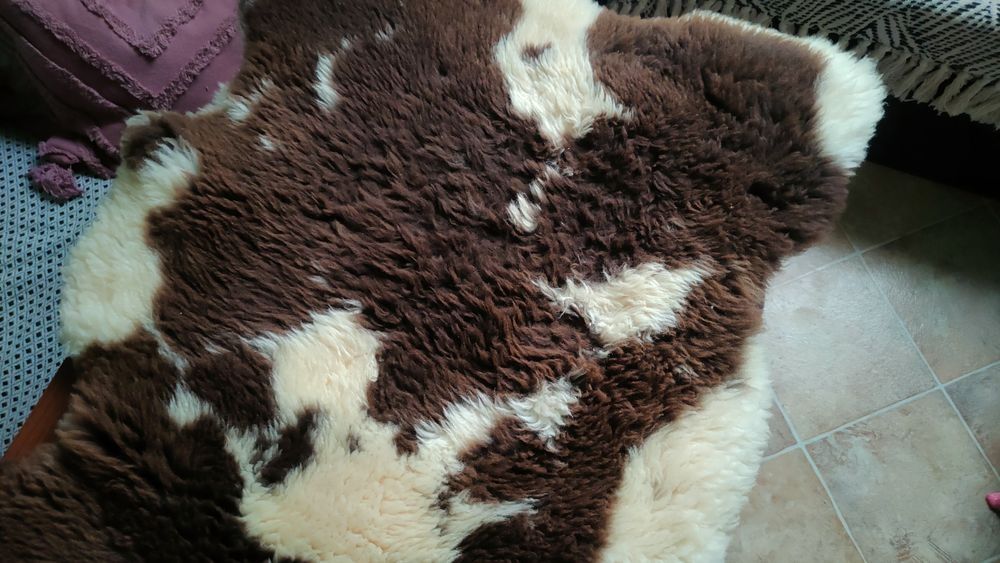 Futro dywan dywanik z futra narzuta na tapczan łóżko sofę miękka