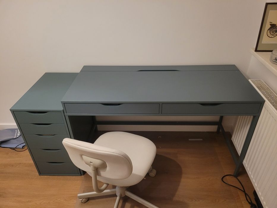 Biurko ALEX Ikea z komodą oraz krzesłem BLACKBERGET