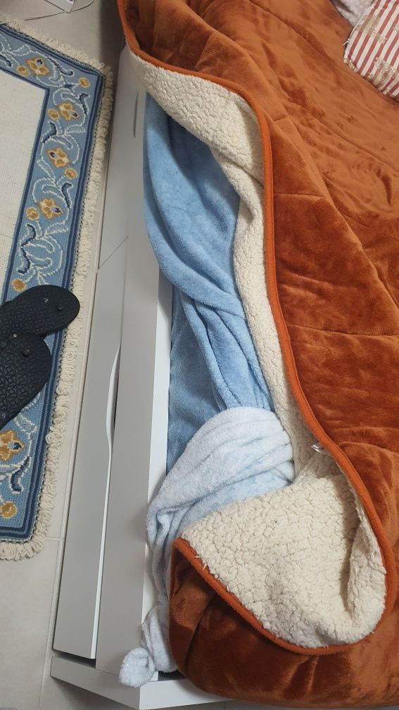 Cama com 4 gavetas