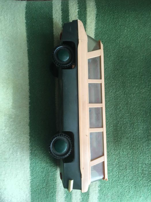 Игрушки  СССР железные  и  " дубовые "