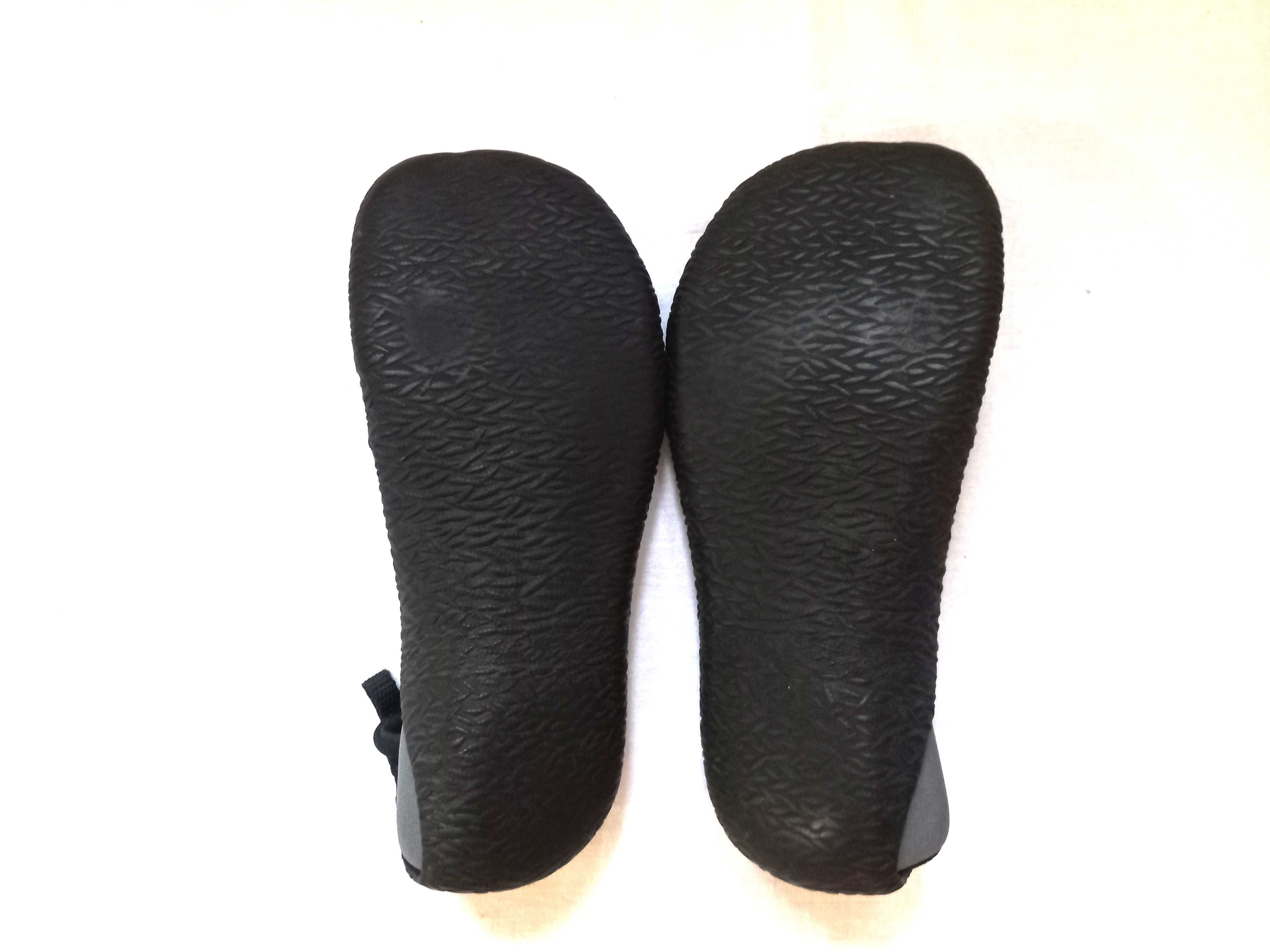 Buty DO WODY neoprenowe r. 36-37,5 czarne Unisex stan bdb