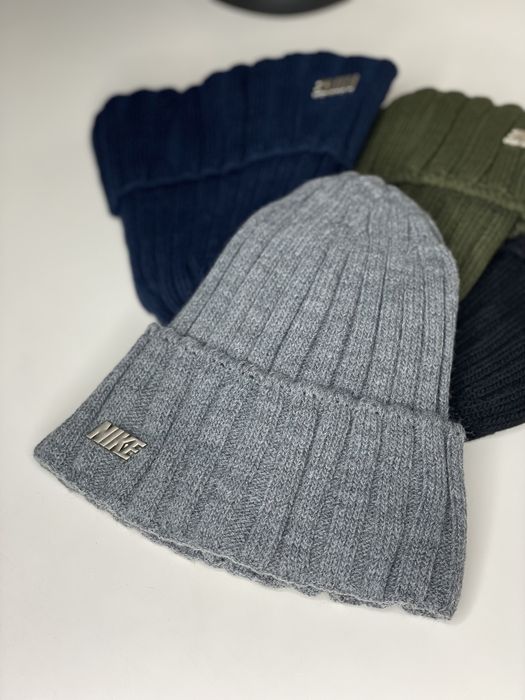 Мужская зимняя шапка Nike черная НА ФЛИСЕ плотная теплая с отворотом