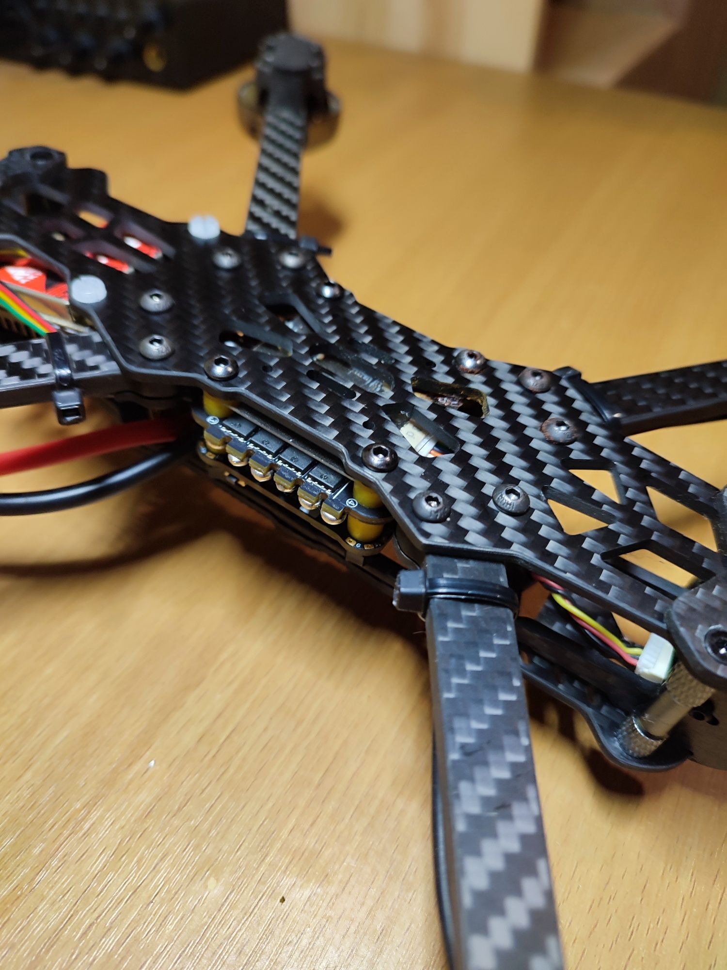 хороший FPV дрон лежить без діла