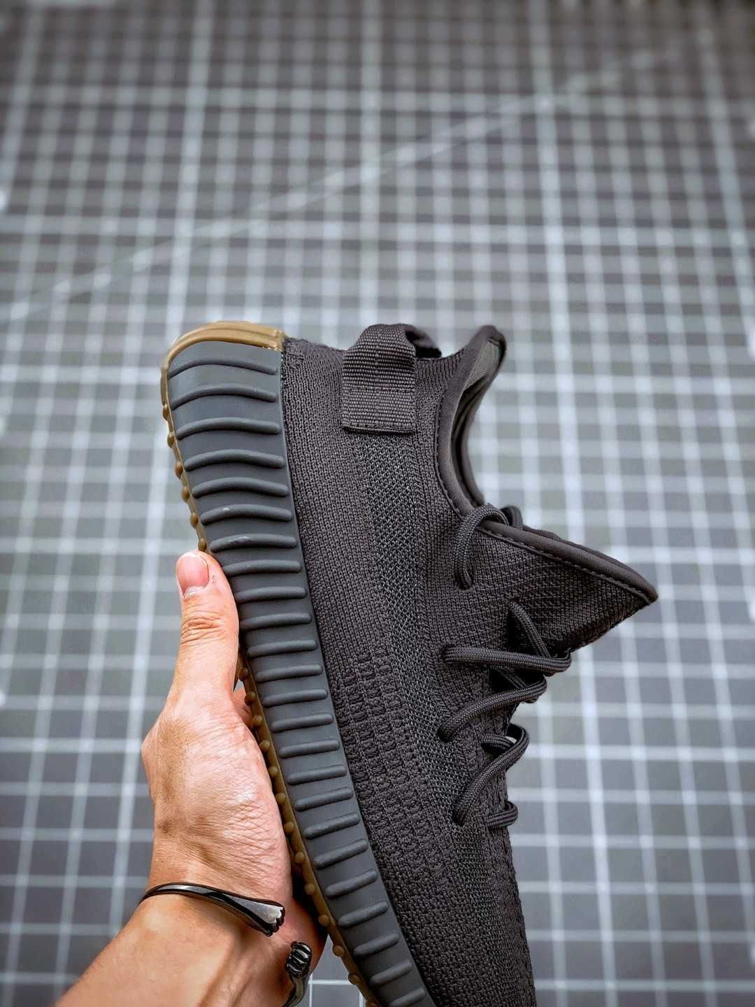 Buty męskie adidasYeezy Boost 350V2 Cinder nowy z metką R.40