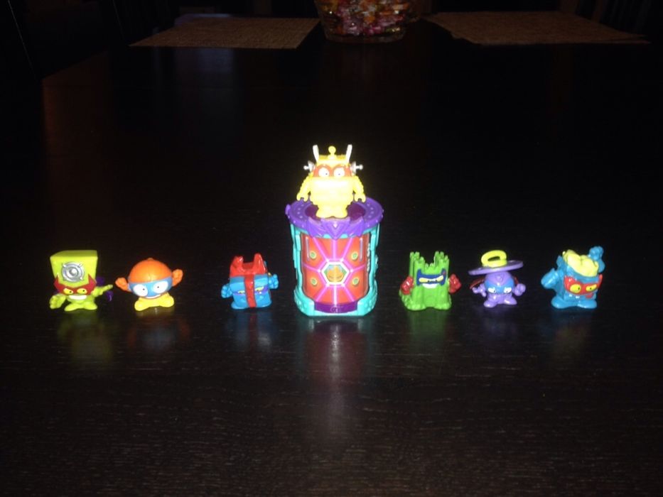 SUPER ZINGS 7 figurek+domek,nowe,nieużywane