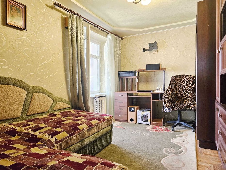 Продаж 4 кімнатної квартири, вулиця Медової Печери, цегла