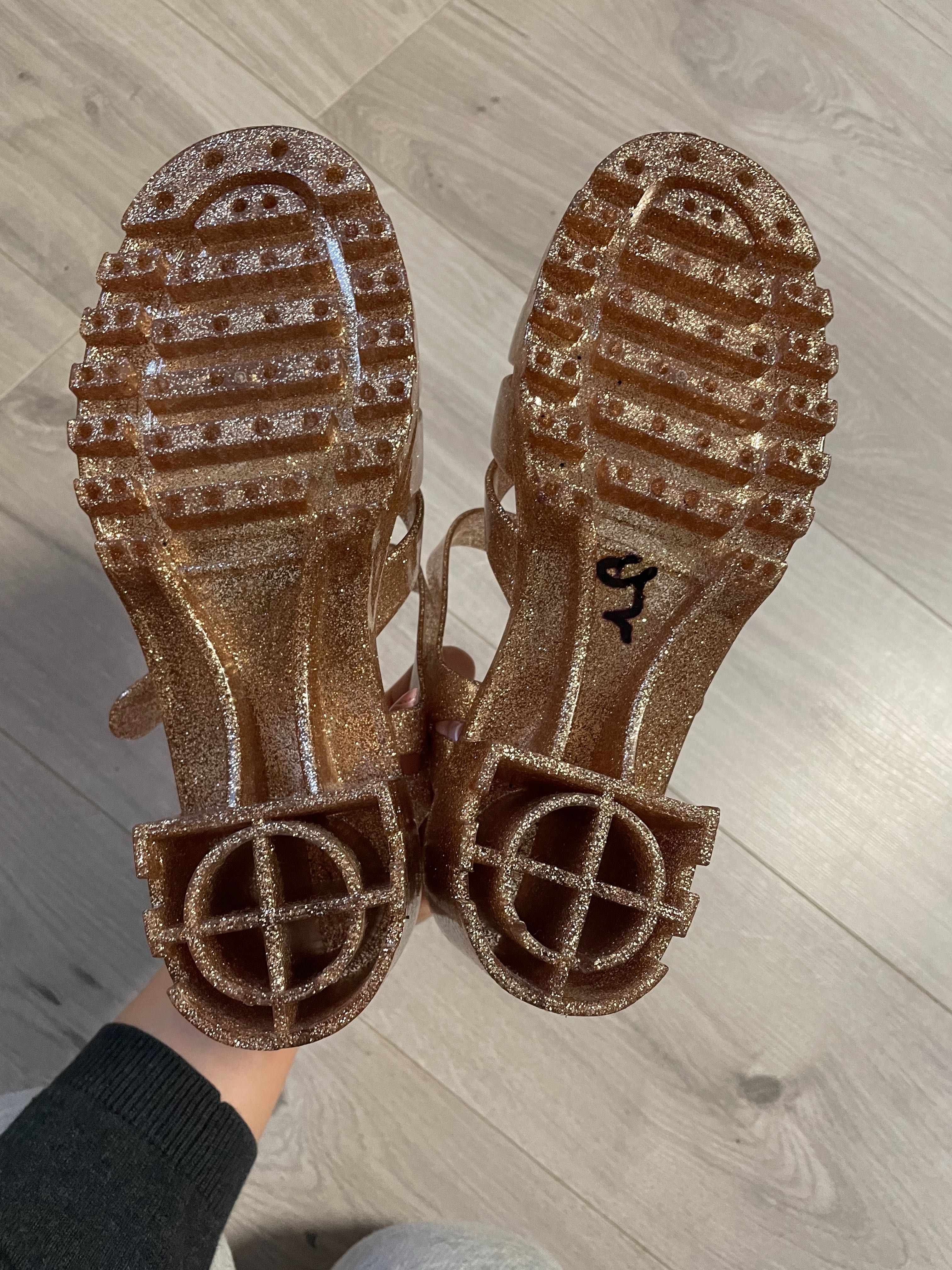Nowe złote sandałki 38 na lato damskie modne buty sandały