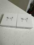 AirPods Pro 1. З футляром який підтримую бездротову зарядку.
