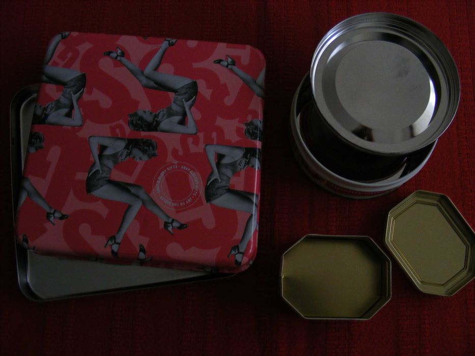 3 caixas inglesas em metal em bom estado - diversos tamanhos