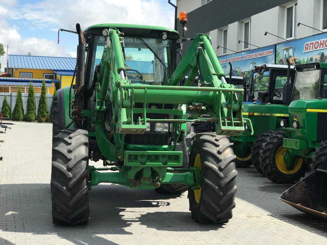 Трактор John Deere 6230