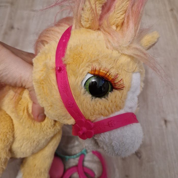 Cynamonka Interaktywny konik Hasbro dźwięk ruchy