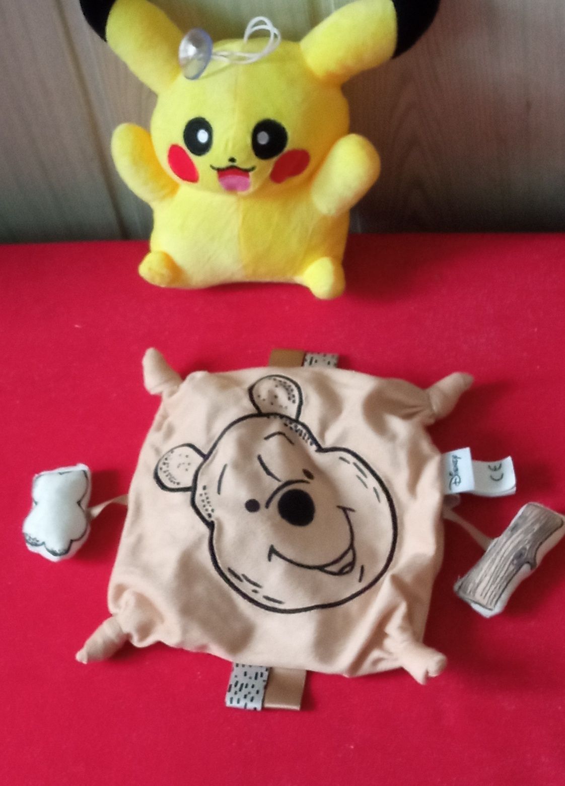 Zestaw 2 zabawek dla maluszka maskotka Pikachu i szeleścik Disney