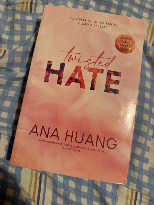 Livro twisted Hate de Ana Huang