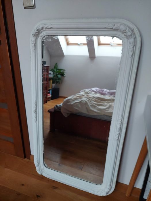 Lustro z białą drewnianą ramą ozdobną stylizowane 110x60