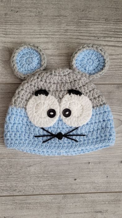 Czapeczka na szydełku myszka