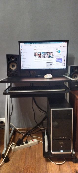 Продам б/у комп'ютер+стіл