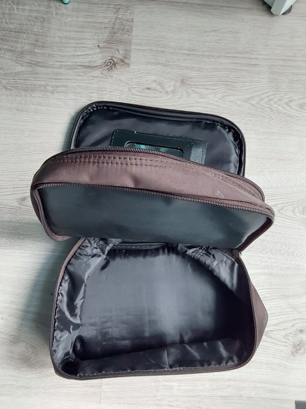 Kosmetyczka, kuferek dwukomorowy