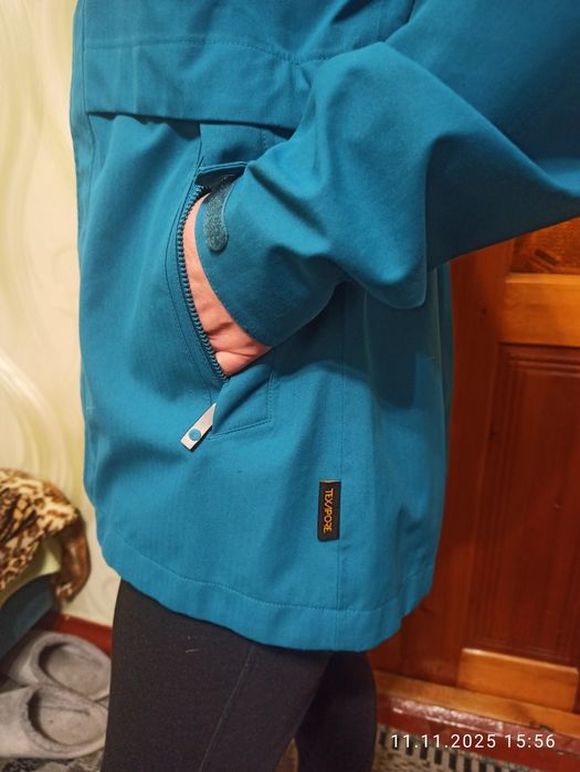 Жіноча куртка Jack Wolf waterproof розмір xs/s.