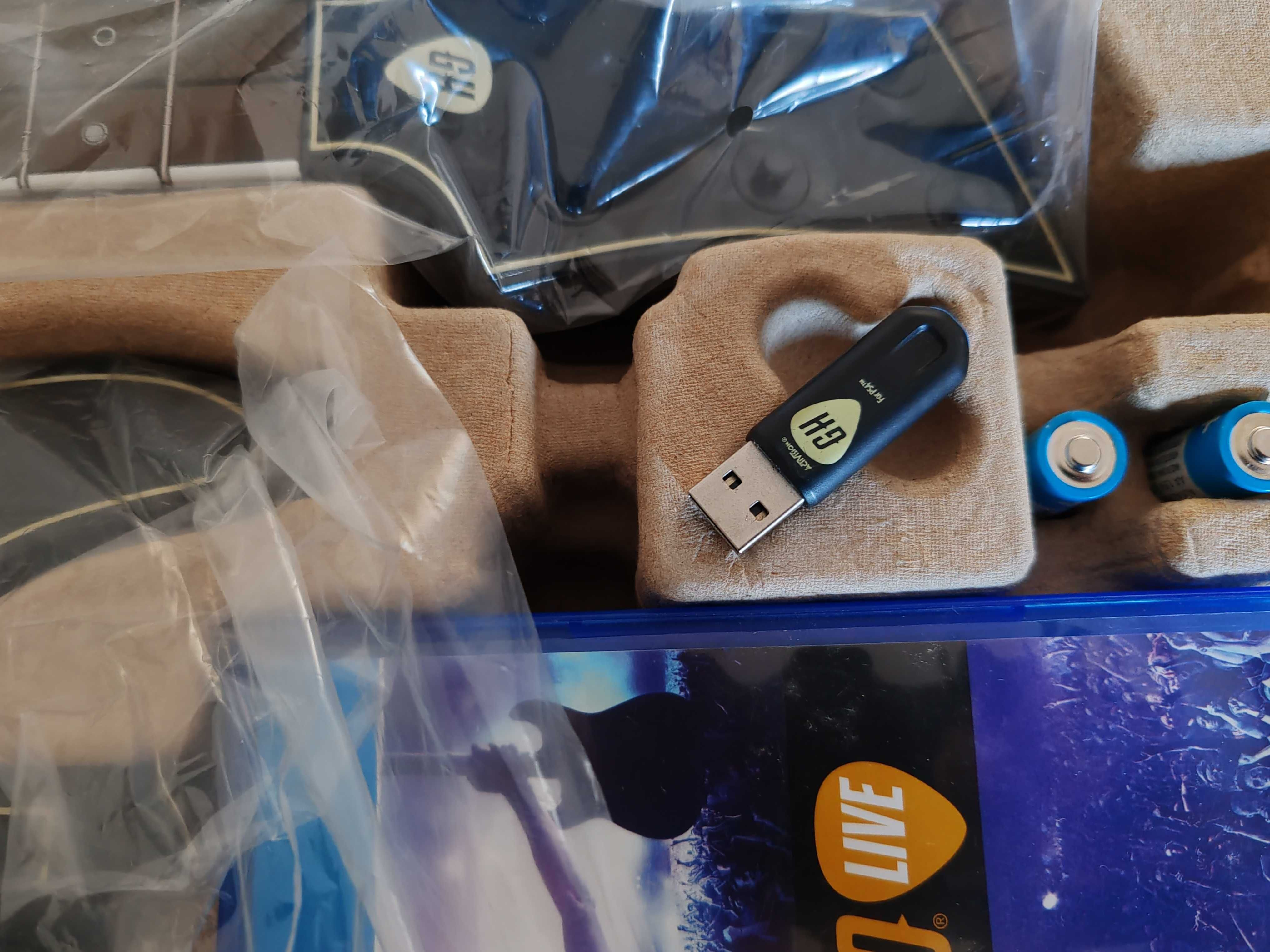 Guitar Hero Live PS4 – Completo (Guitarra + Dongle) – Como Novo