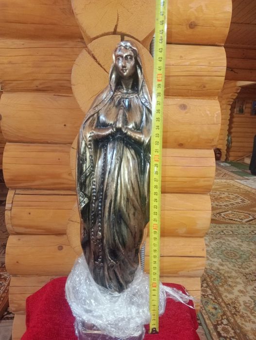 Статуї Матінки Божої, Ісуса Христа, Святої родини