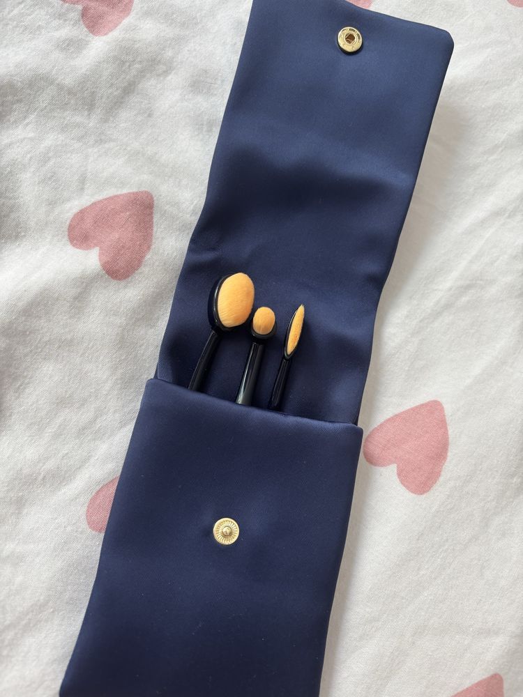 Nowe pędzle do makijażu Estée Lauder z etui