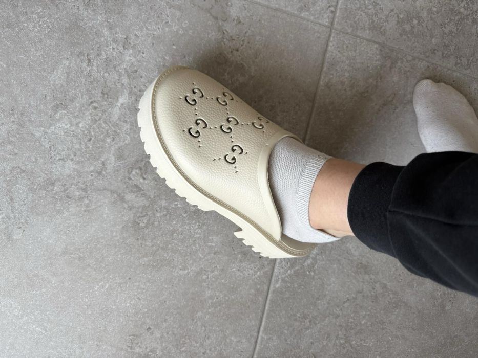 Стильні тапки гуччі