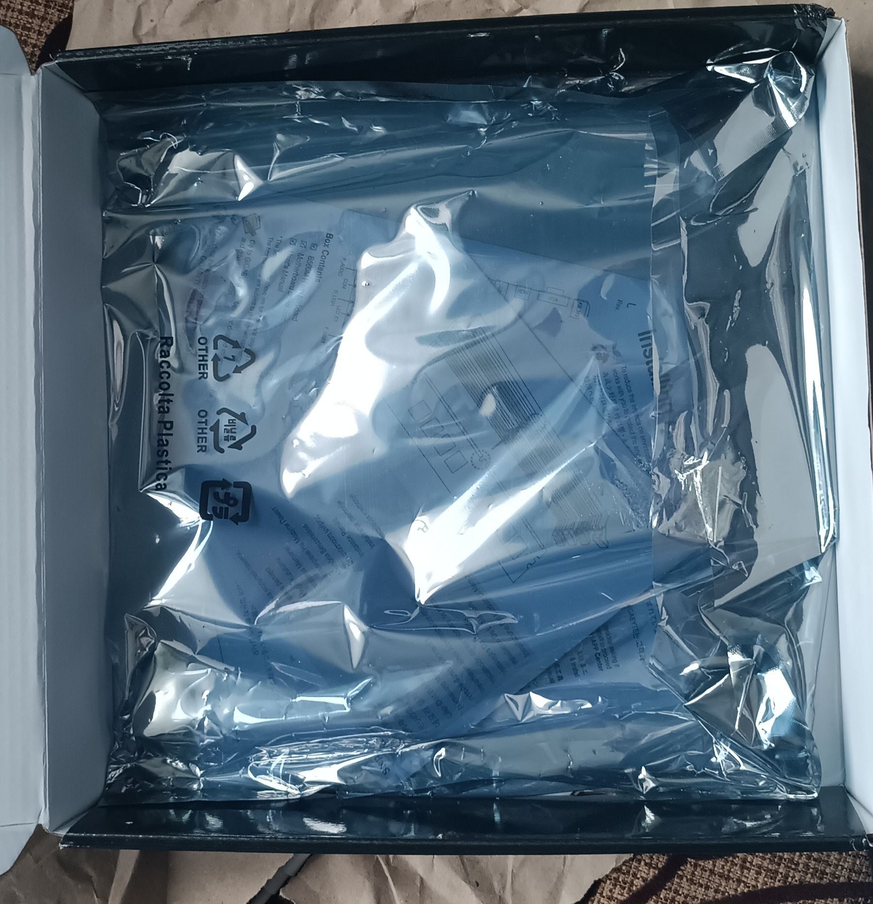 Продам Материнську плату Gigabyte b560M H