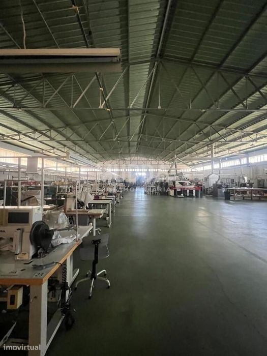 Excelente armazém industrial na zona industrial de Santa Maria da Feir