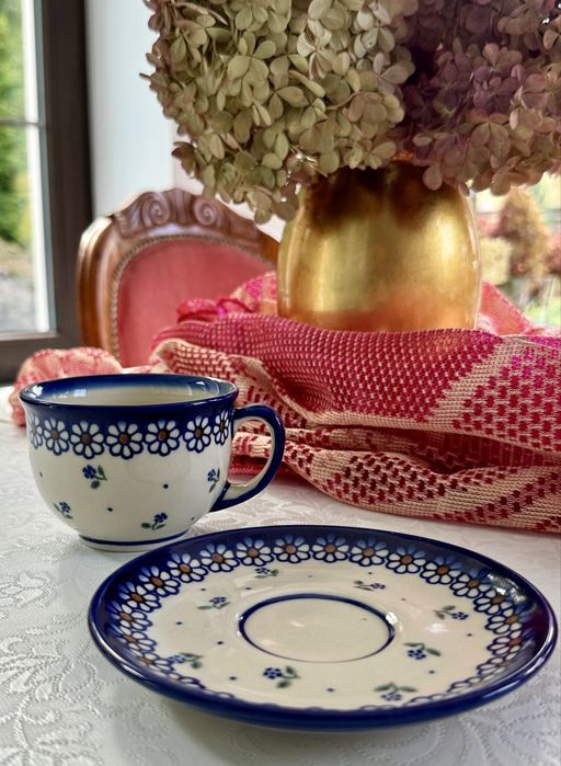 Pojedynczy egzemplarz porcelana Vena fliżanka talerzyk. Podpisana 37