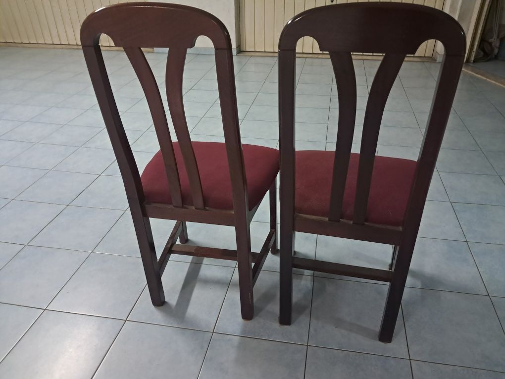 Cadeiras com tampo em veludo