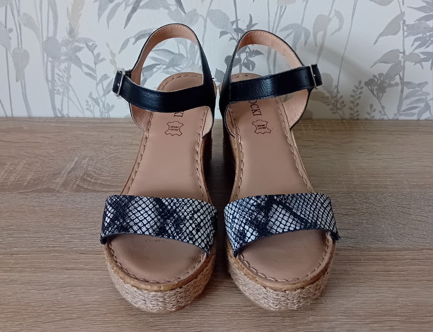 Lasocki sandały na koturnie czarne r. 36