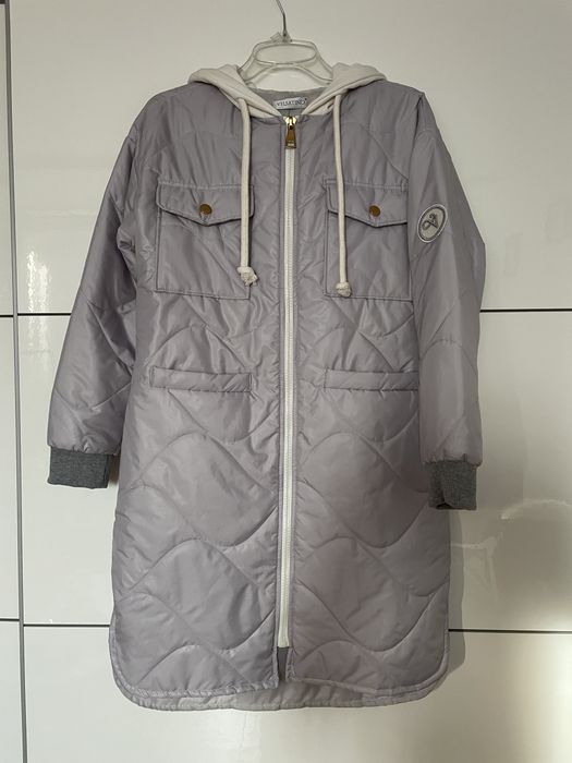 Nowy płaszczyk pikowany z dresowym kapturem