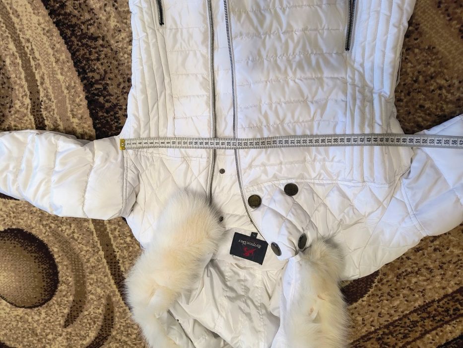 Пуховик жіночий білий