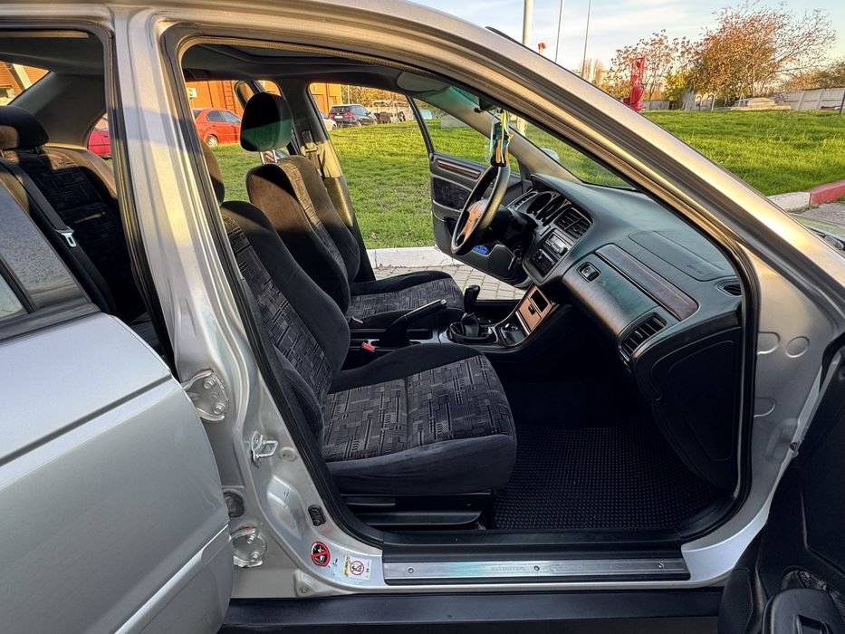 Продам Хонду Акорд 1.8 механика Срочно!