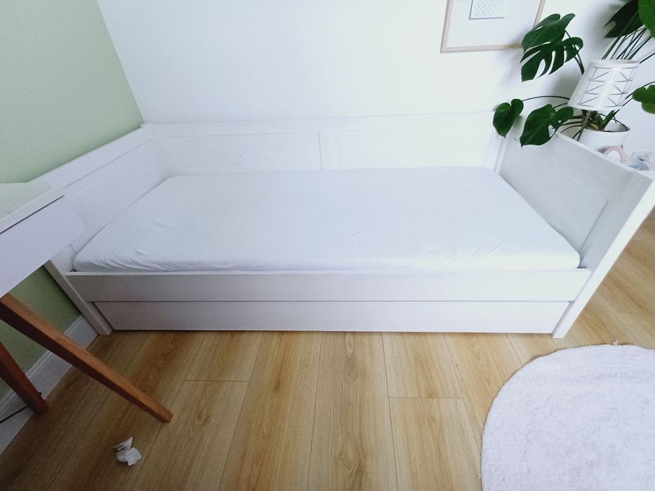Drewniane, białe łóżko ze stelażem i materacem dla dziecka 180×80