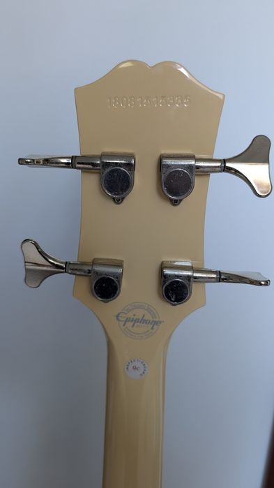 Gitara basowa Epiphone Embassy PRO Bass w kolorze Antique Ivory