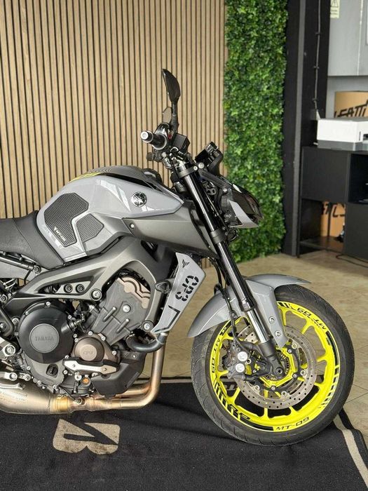 Yamaha MT-09 Night Fluo