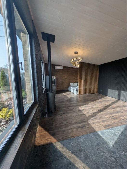 Продам будинок із земельною ділянкою в передмісті