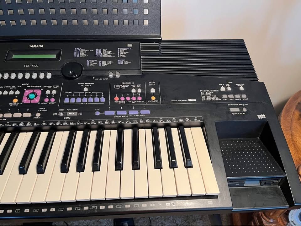 keboard z lat 90 yamaha psr1700