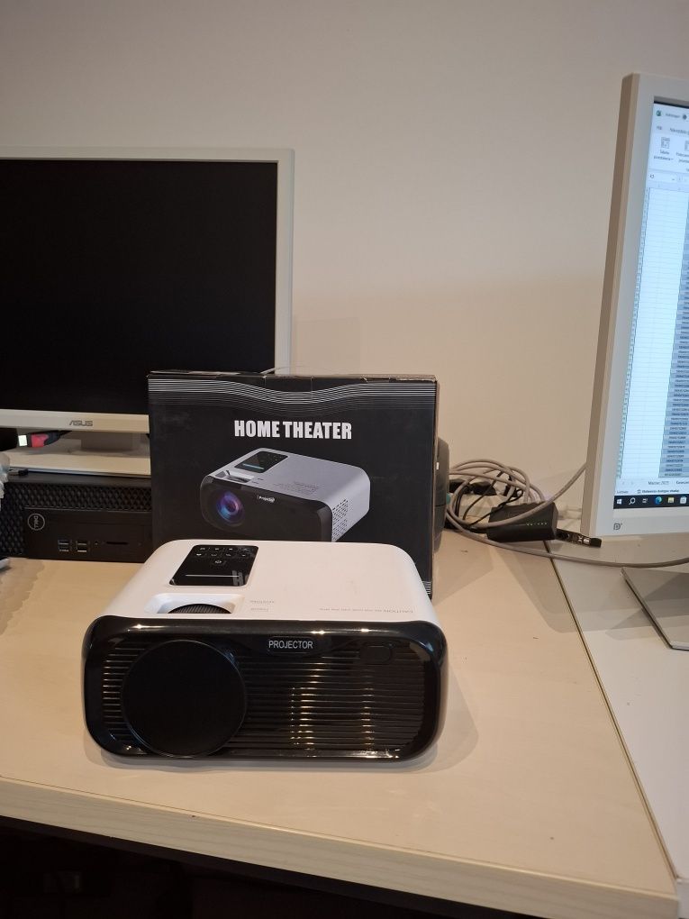 Projektor rzutnik LCD WiFi E500